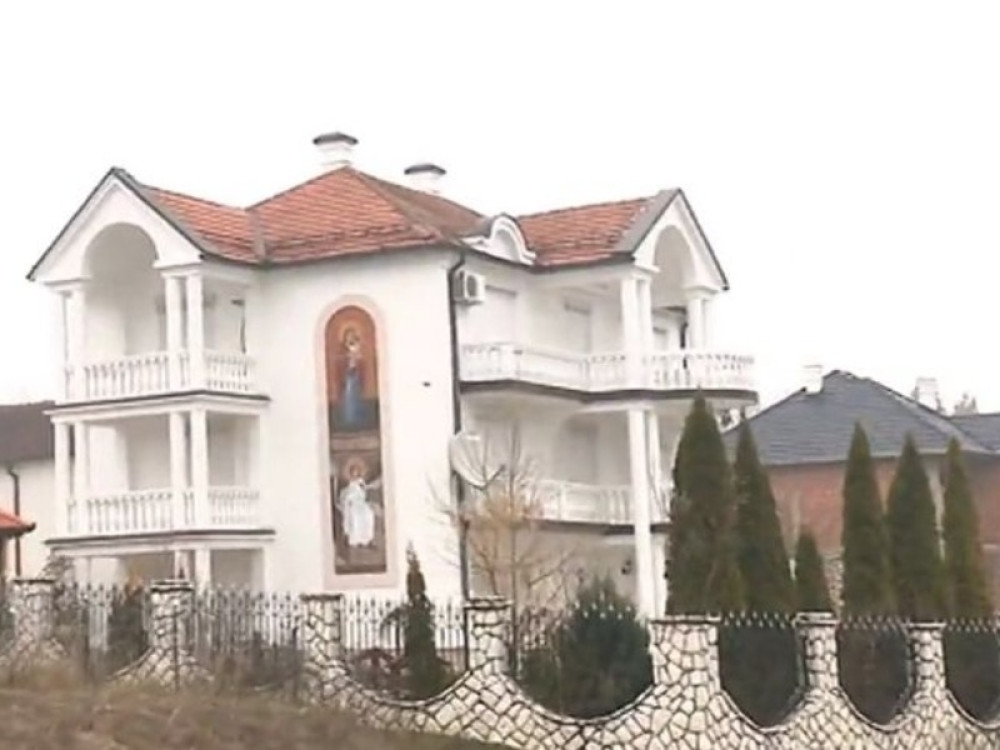 Ovo je najbogatije gastarbajtersko selo u Srbiji! Uloženi milioni, a ljudi nigde! (FOTO)