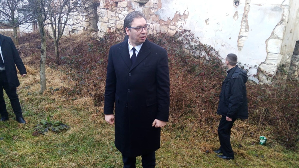 Razrušenu rodnu kuću hteli su da kupe Muslimani, Vučićev odgovor podsetio je na ono najsvetije svim Srbima (FOTO/VIDEO)