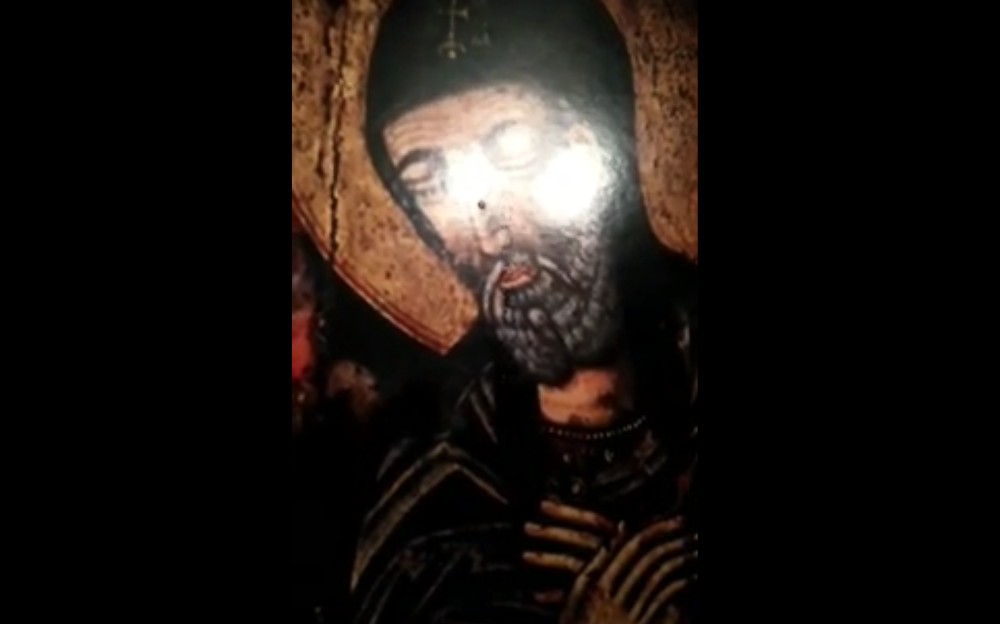 "Teško onima zbog kojih ikone plaču!" Ikona Svetog Stefana Piperskog u suzama! (VIDEO)