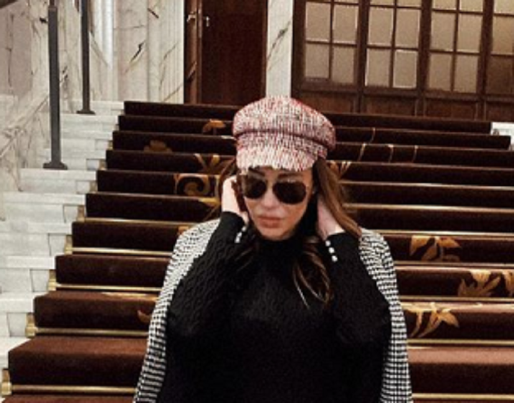 Anu Nikolić nisu pustili da uđe u avion? Pevačica psovala i urlala od besa!?