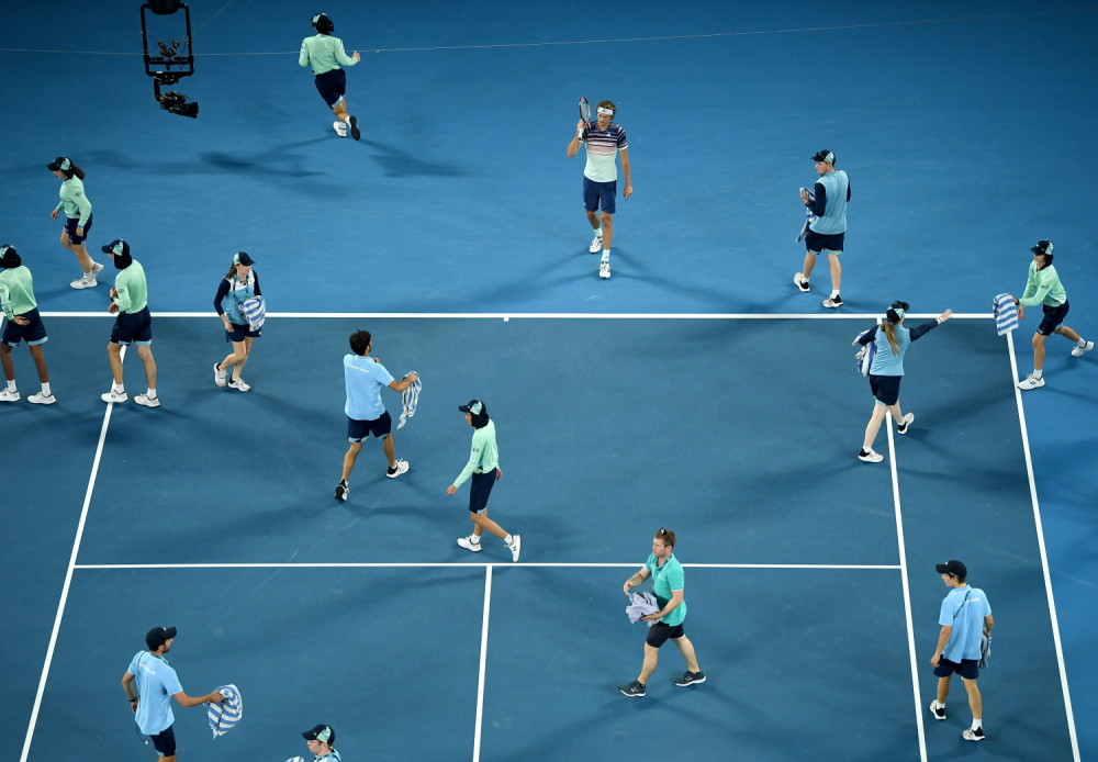 Pršti na početku duela Zverev-Tim, meč je prekinuo iznenadni gost kome se Australija raduje (FOTO/VIDEO)