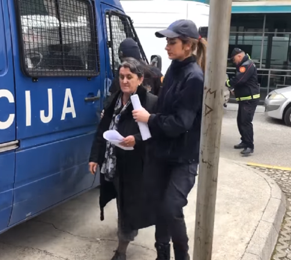 Sramno hapšenje profesorke u penziji po Milovom naređenju (VIDEO)