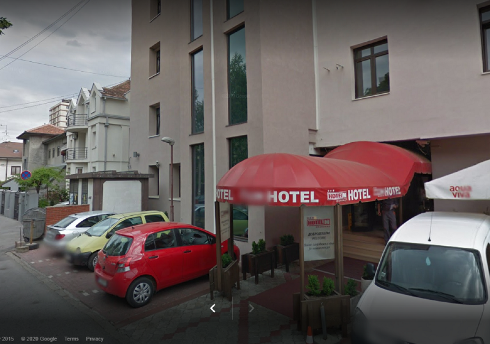 Dvoje dece zarobljeno, Hitna pomoć juri na lice mesta