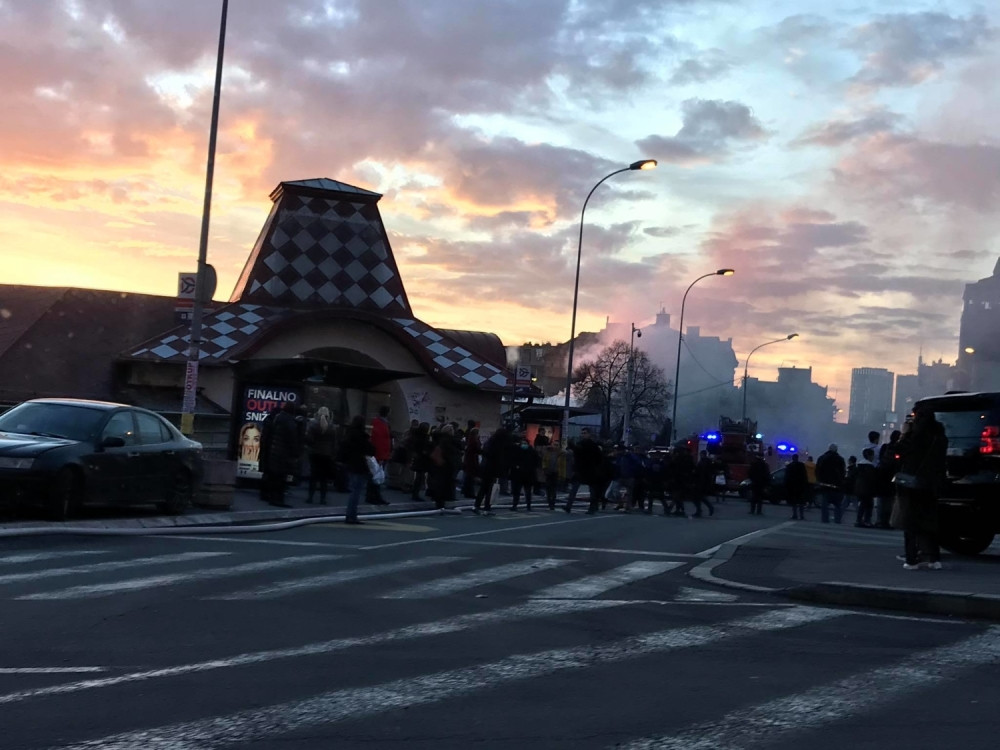 Ljudi beže sa stanice na Zelenom vencu (FOTO SA LICA MESTA/VIDEO)