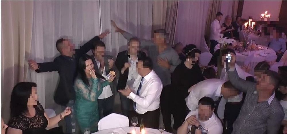 Poznatu pevačicu pijani tast oborio na pod!