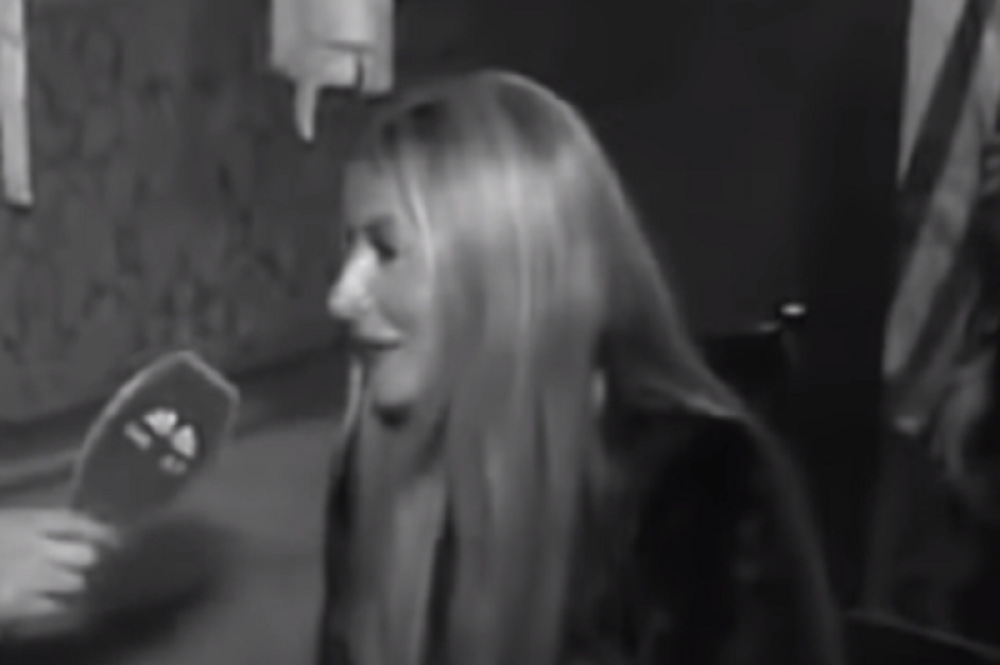 Poznatu starletu pronašli mrtvu u slupanom automobilu!