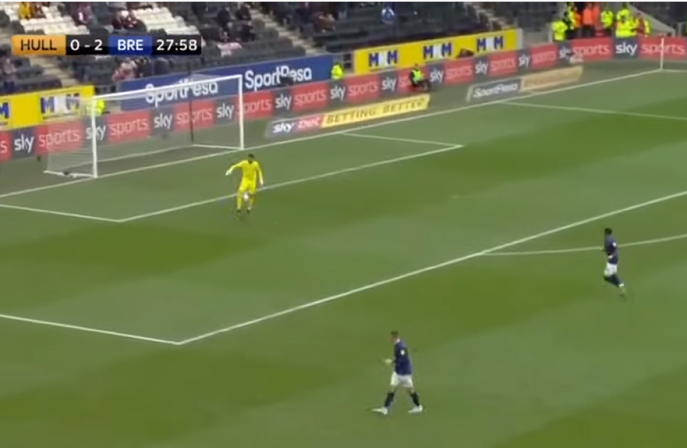 Nezamislivo je šta je golman uradio s loptom i primio gol o kom će se godinama pričati (VIDEO)