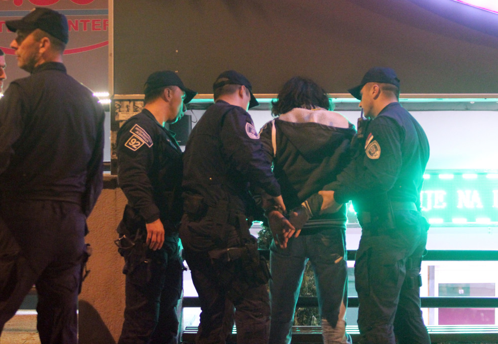 Pronađen muškarac koji je napao taksistu, udario u glavu i pobegao!