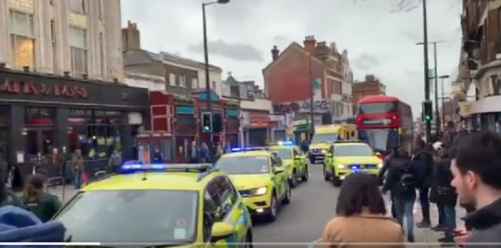 Nepoznati napadač izbo nekoliko osoba, kordoni policije na ulicama