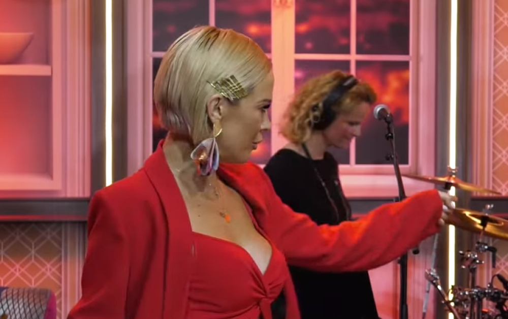 Poznata pevačica preterala sa estetskim intervencijama. "Od previše filera stvorila joj se kobasica na licu" (FOTO)