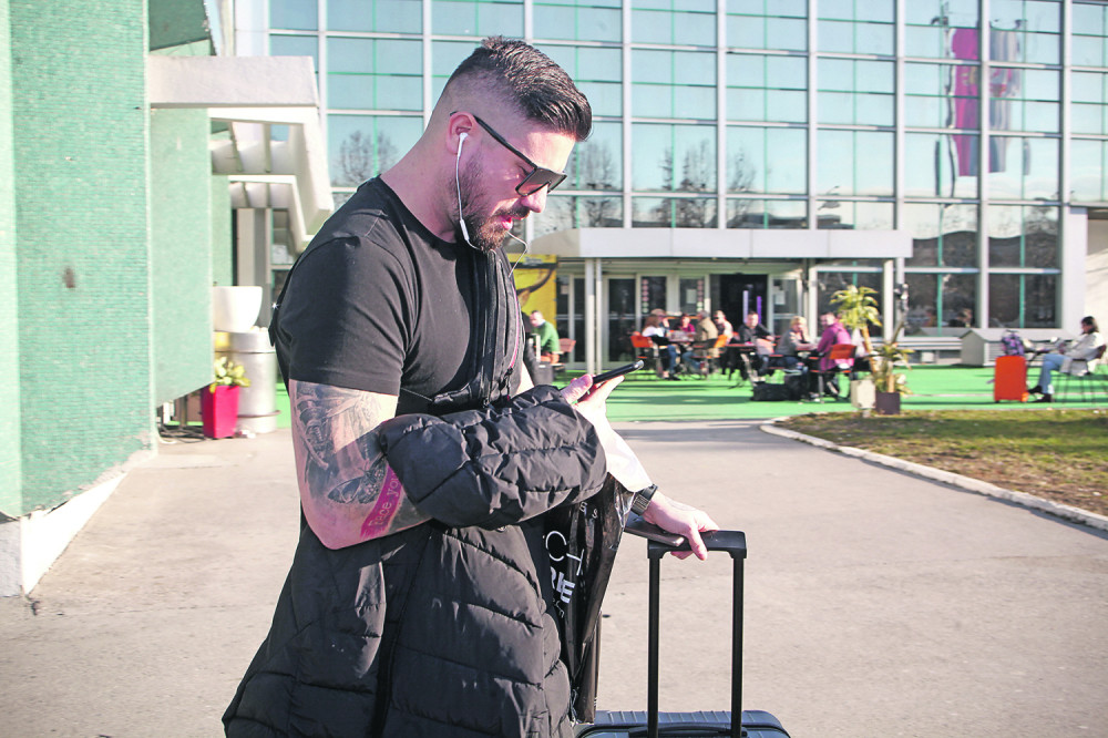 MC Stojan štedi na sitnicama, kupuje samo u fišopu