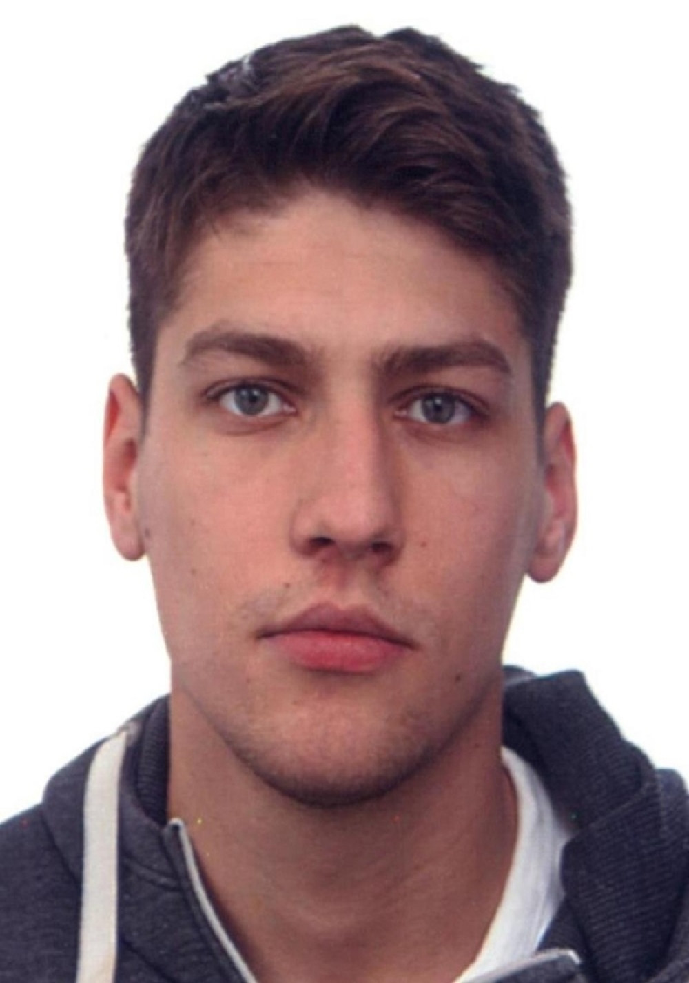 Devojci rekao "volim te" , pa mu se izgubio svaki trag. Roditelji se plaše najgoreg