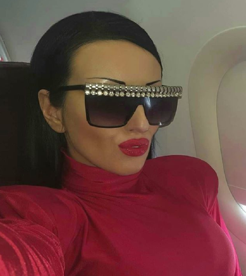 Poznata pevačica doživela užas na aerodromu: Alarm se oglasio, morali odmah da je odvedu, a ovo je razlog! (FOTO)