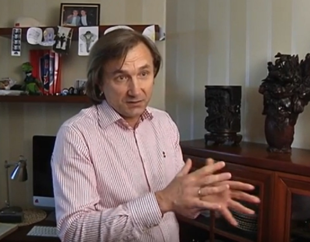 Hrabri onkolog je osamnaest sati radio da bi devojci spasao život, ceo svet sada priča o njemu! (VIDEO)