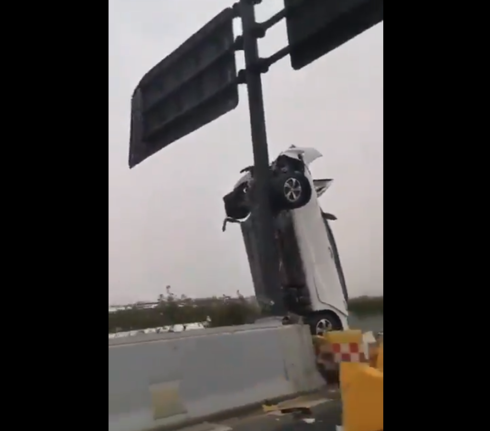 Žena je pokazla ono "nemoguće"! Nakon ovog snimka neće vam biti ništa jasno! (VIDEO)