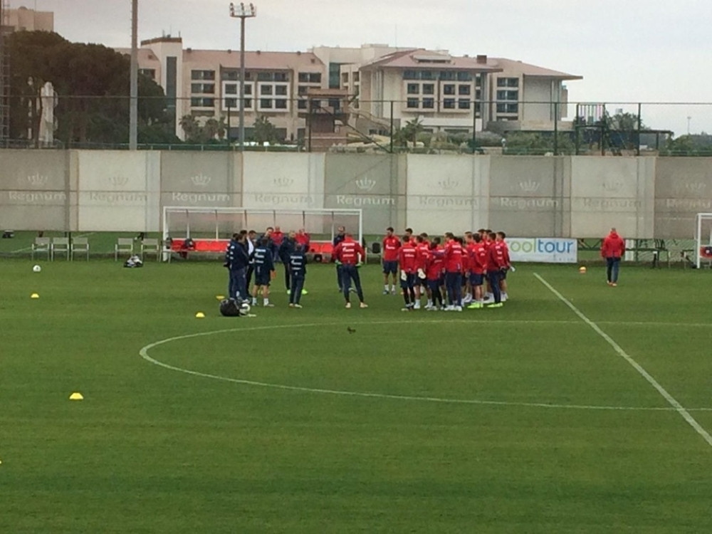Legenda višestrukog prvaka Evrope na treningu Zvezde, Deki i on su vodili ratove na terenu, a "orlovi" još pamte kako ih je razbucao (FOTO)