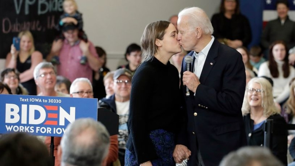 Tramp nemilosrdno opleo po Bajdenu