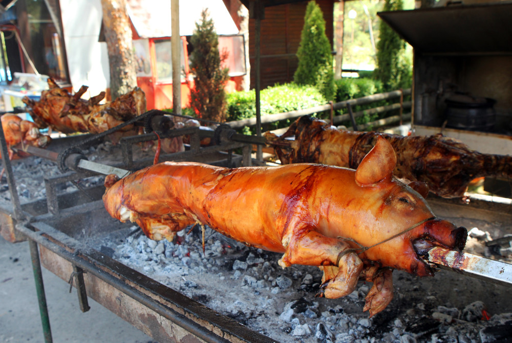 Zabranio igračima da jedu svinjetinu!