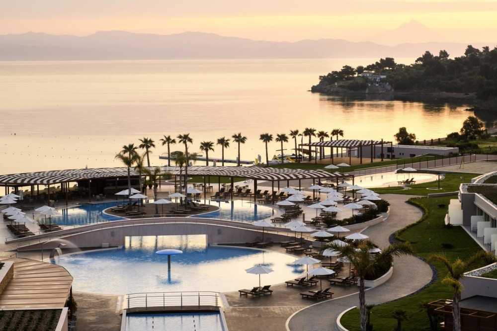 U LUKSUZNOM HOTELU MIRAGGIO SEZONA POCINJE OD APRILA ! TERMALNE VODE OD 32°C