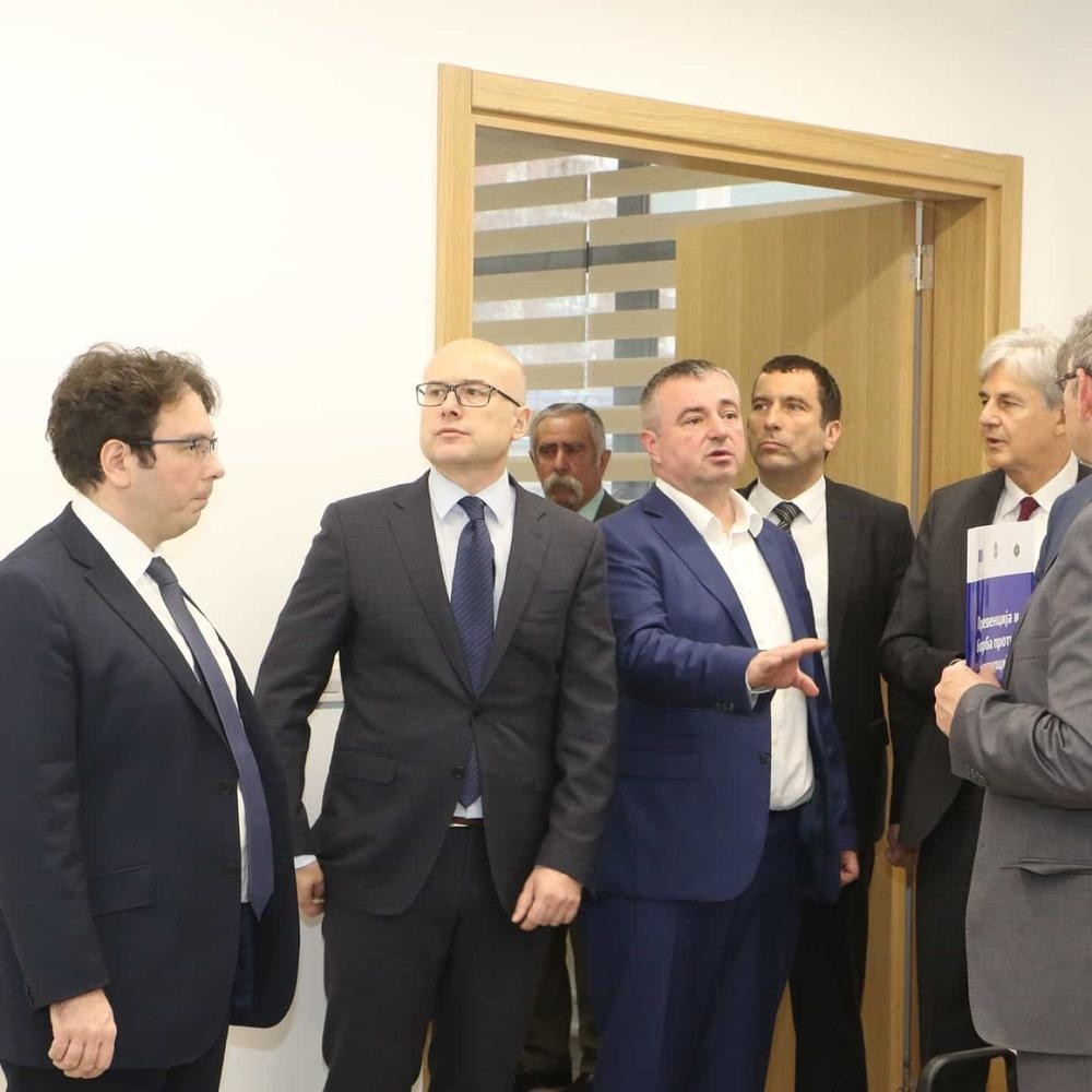 Gradonačelnik Vučević posetio odeljenja za suzbijanje korupcije u Novom Sadu
