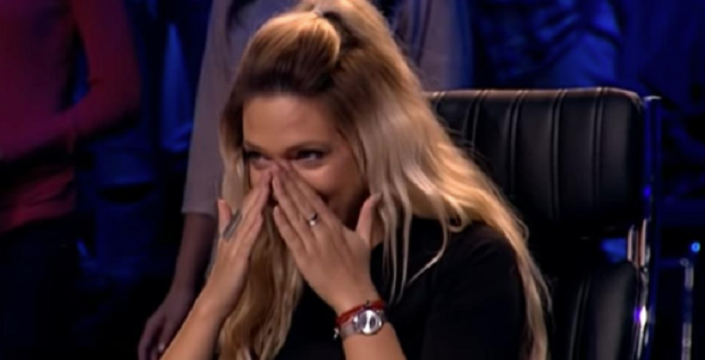 Milica Todorović ofarbala jaja, a nije ih prethodno skuvala: Belance curi niz rukav (FOTO)