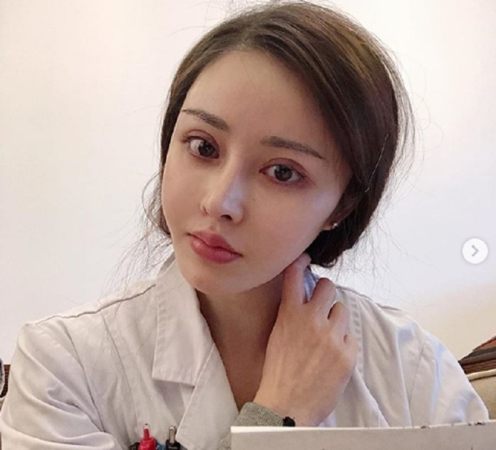 Prelepa doktorka, ali kad joj pogledate telo, sledi ŠOK!