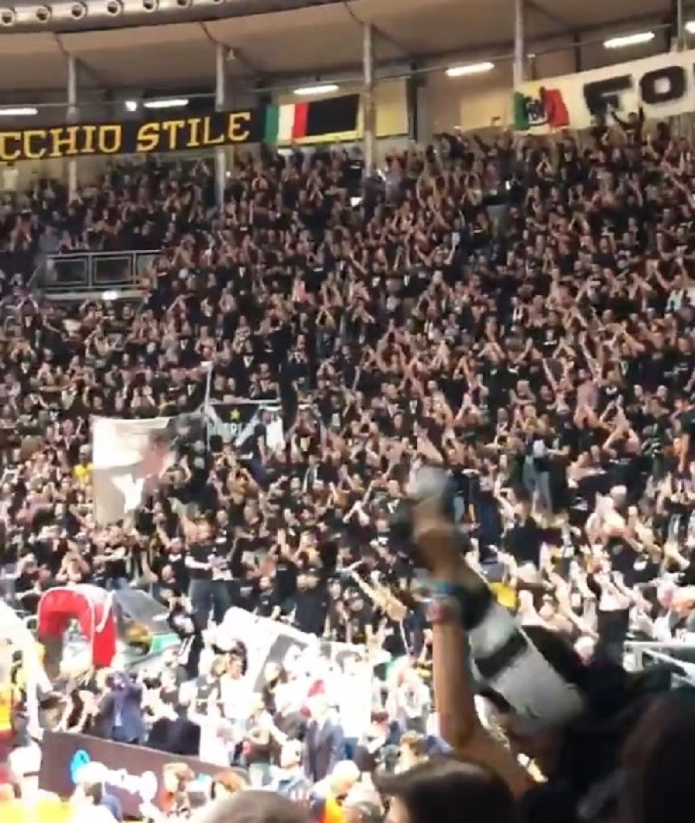 Ostavio je veliki trag u Bolonji, navijači Virtusa svi ko jedan mu skandirali (VIDEO)