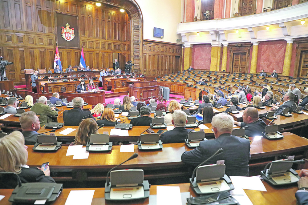 Da li će se povećavati plate zaposlenih u javnom sektoru?