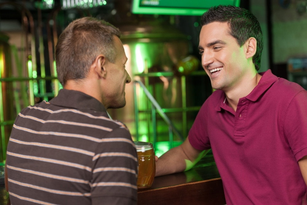 Pričaju Mujo i Haso o tome šta su kupili ženama za Novu godinu, a onda se jedan pohvalio da je Fati uzeo Mercedesa...