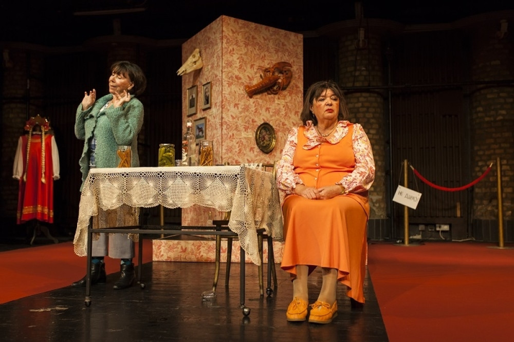 Urnebesna, topla i duhovita predstava "Lažljivica" sa Sekom Sablić i Goricom Popović startuje u Ateljeu 212!