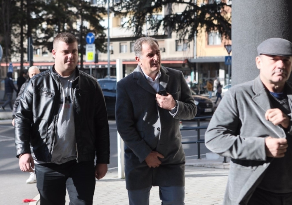 Policija ga je pronašla u "audiju" sa ranom na glavi, pogođen hicima iz sačmare