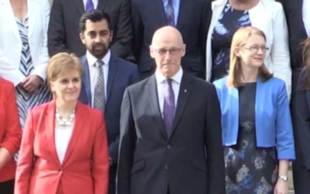 Škotski ministar podneo ostavku, javnost saznala za čudne sklonosti i poruke koje je slao jednom dečaku (16)