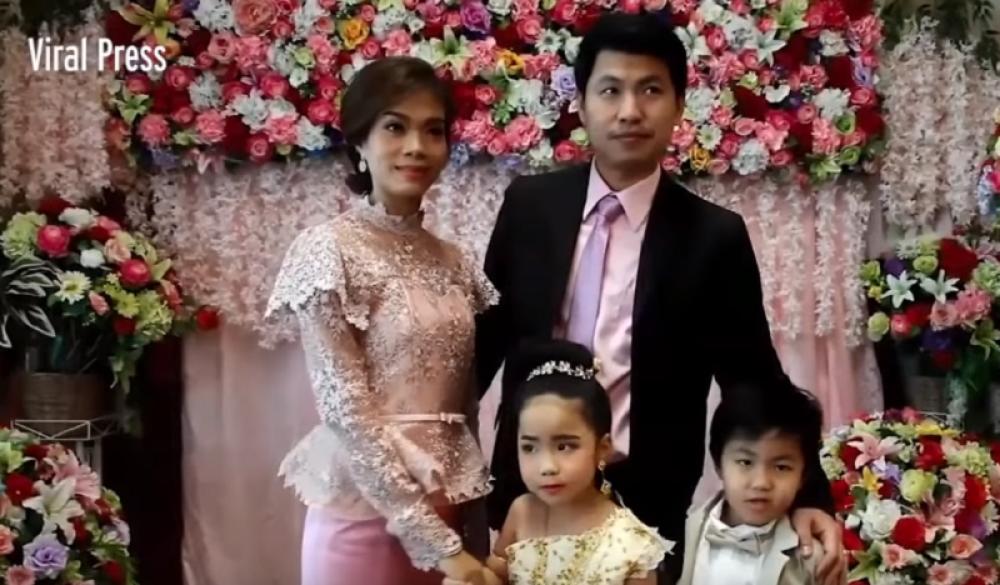 Roditelji venčali maloletne blizance jer veruju da su bili ljubavnici u prošlom životu! (VIDEO)