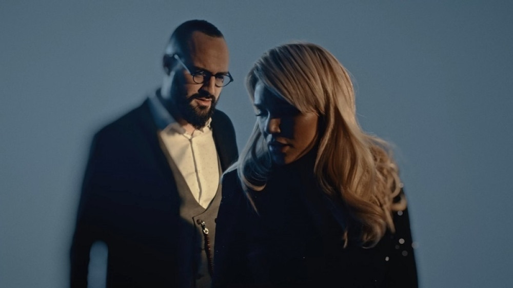 „Kraj“ - Dirljiva balada koja govori o ljubavi između dvoje ljudi koja nestaje...