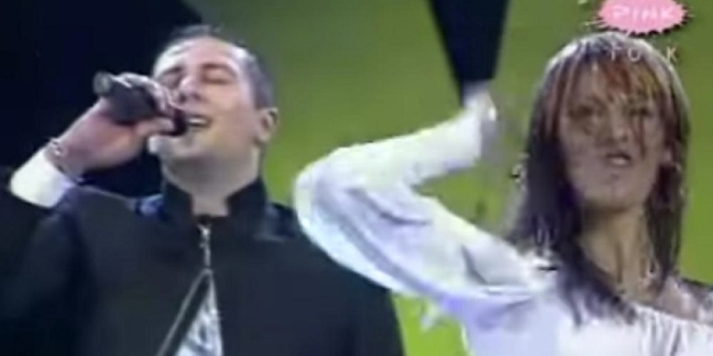 Bila je učesnica rijalitija, ima dete sa poznatim pevačem, a danas izgleda brutalno! (FOTO)