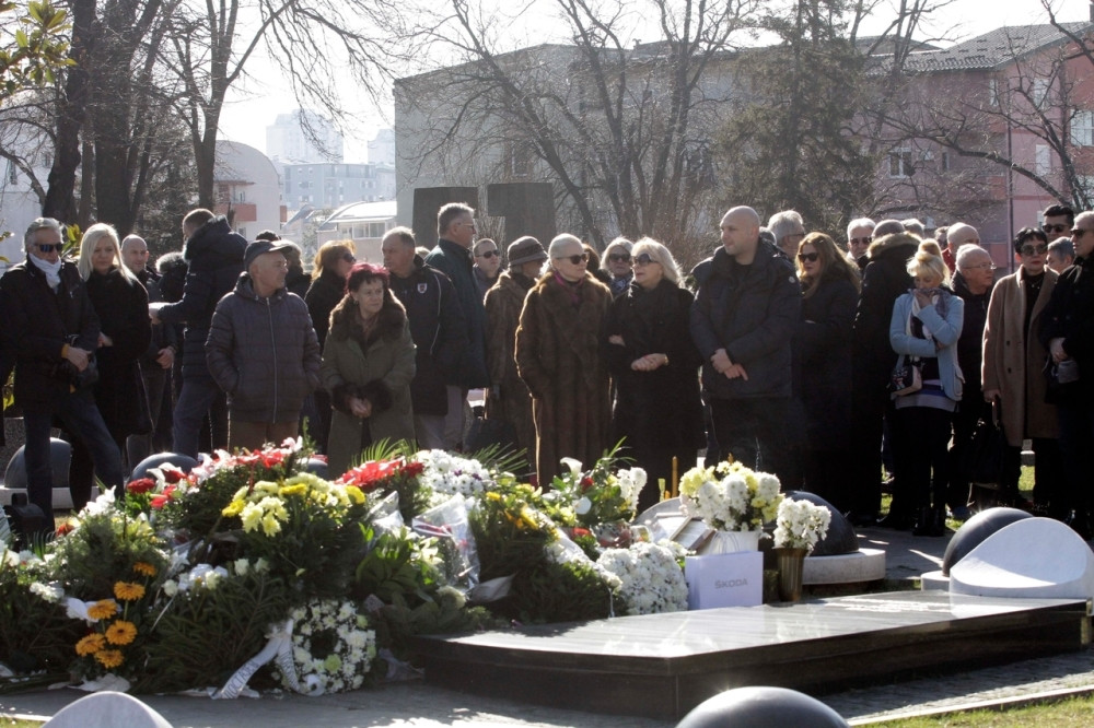 Prijatelji i kolege odale jednogodišnji pomen kralju narodne muzike! (FOTO)