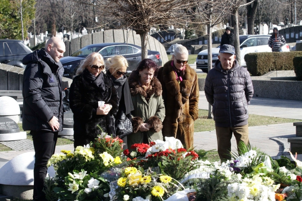 Na dan godišnjeg pomena od smrti Šabana Šaulića osvanula fotografija: Svi nasmejani i veseli, a zbog ovog detalja ćete se zalediti! (FOTO)