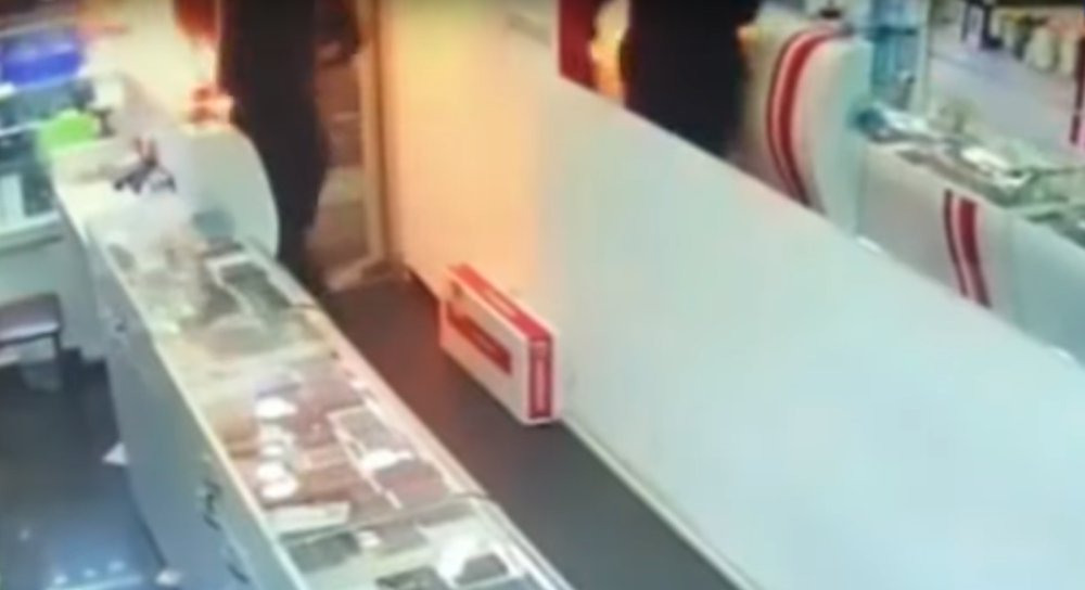 Doneo mobilni na popravku, ali ovo nije očekivao! (VIDEO)