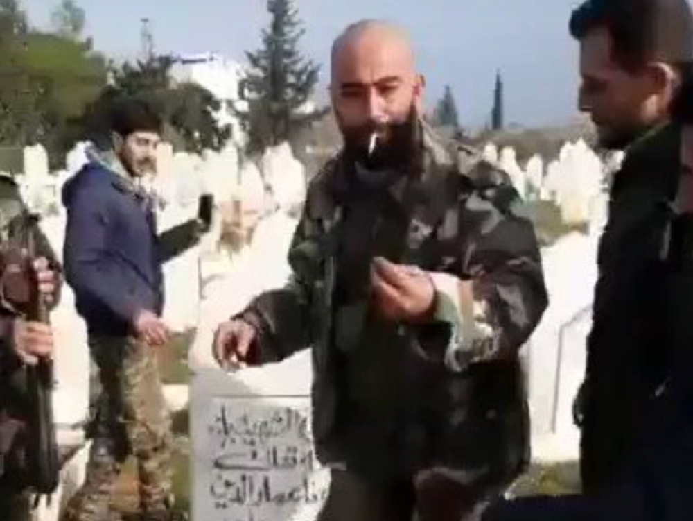 Uleteli na groblje i počeli da ruše spomenike, a onda je otkrivena prava istina! (VIDEO)