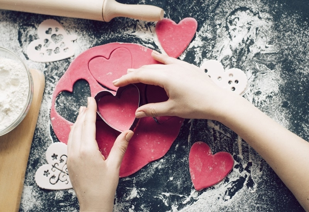 Valentinov kolač: Šareni čizkejk brauni, jer ljubav ide preko stomaka