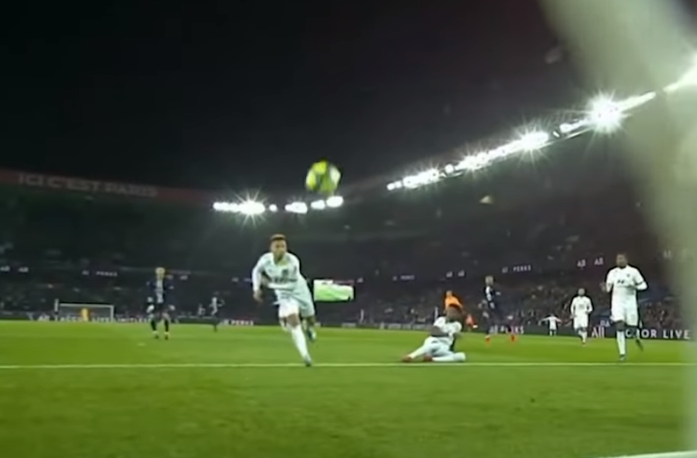 Autogol koji je ceo svet ostavio u čudu, zakucao loptu u sopstvenu mrežu (FOTO/VIDEO)