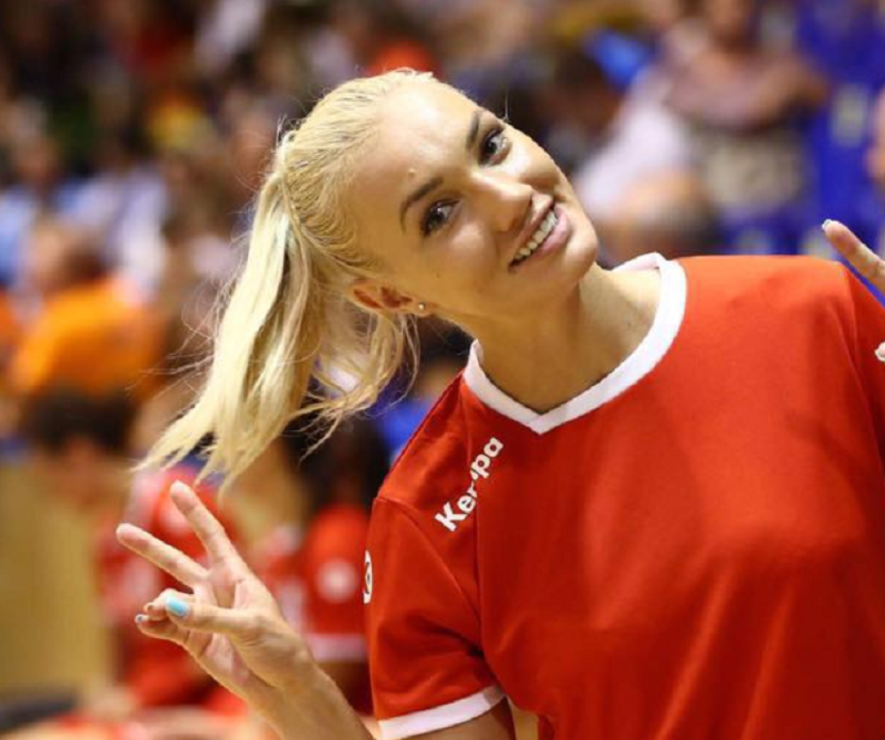 Plavokosa rukometna "barbika" očarava lepotom na terenu, a naročito van njega (FOTO)