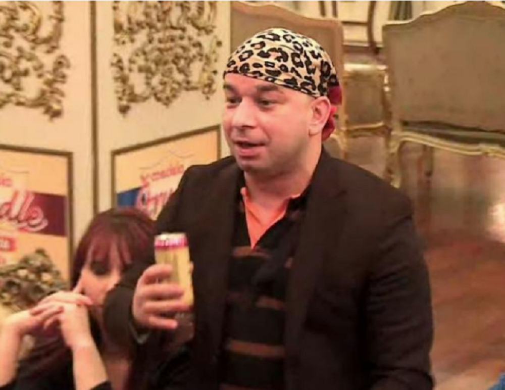 Mili našao utehu na njenom međunožju! Stanari u šoku! (FOTO)