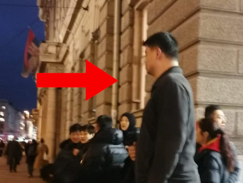 Svetska zvezda i legenda NBA lige na ulicama prestonice Srbije! Njegovih 229 cm ih zabezeknulo (FOTO)