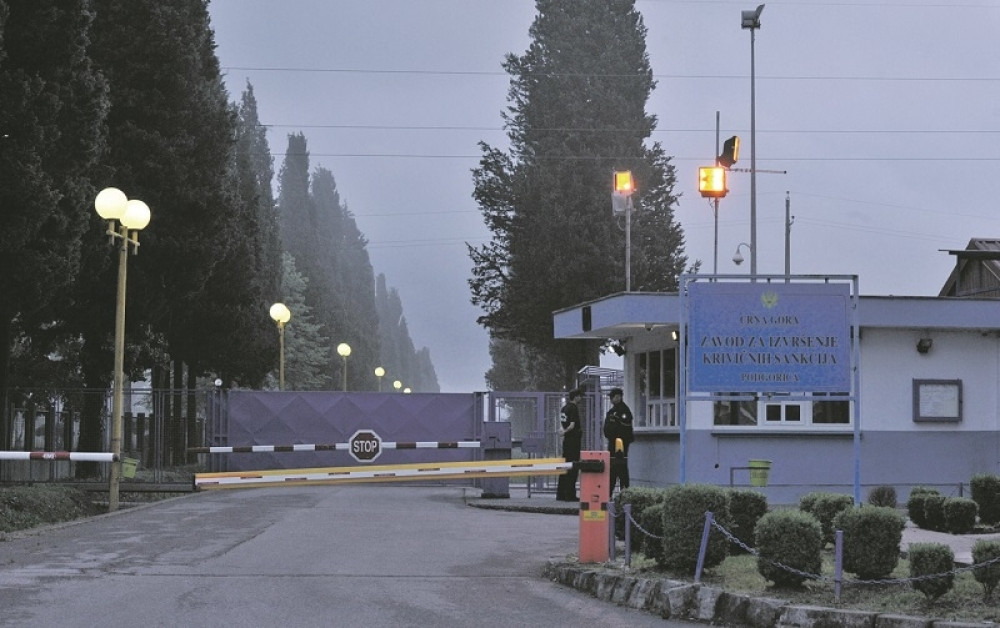 Nagovarao je devojku svog sina na seks. Kada ga je odbila, počeo je da nasrće, a onda je nešto shvatio