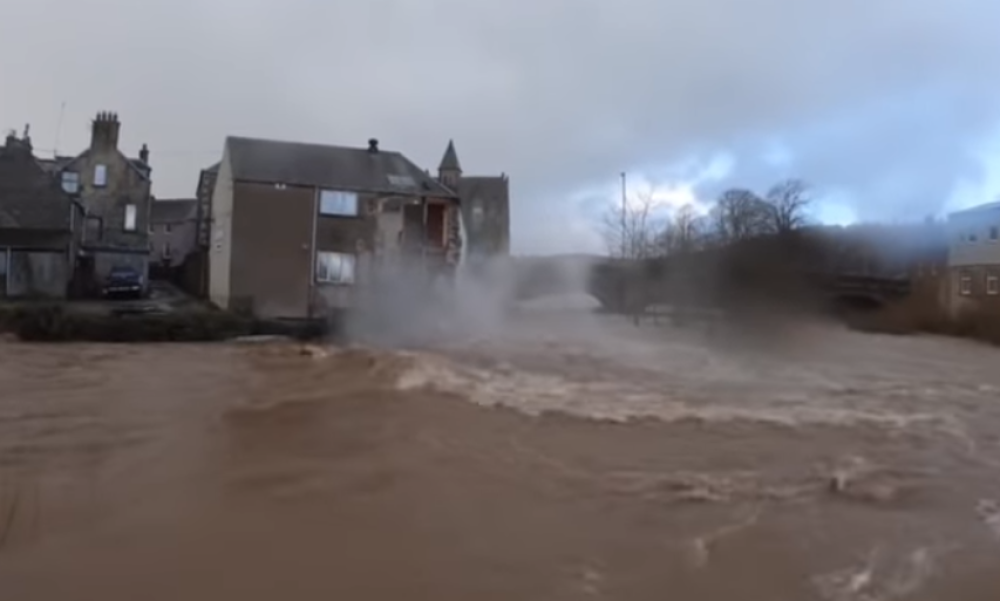 Oluja odnela 7 života, a oni su zaradili!