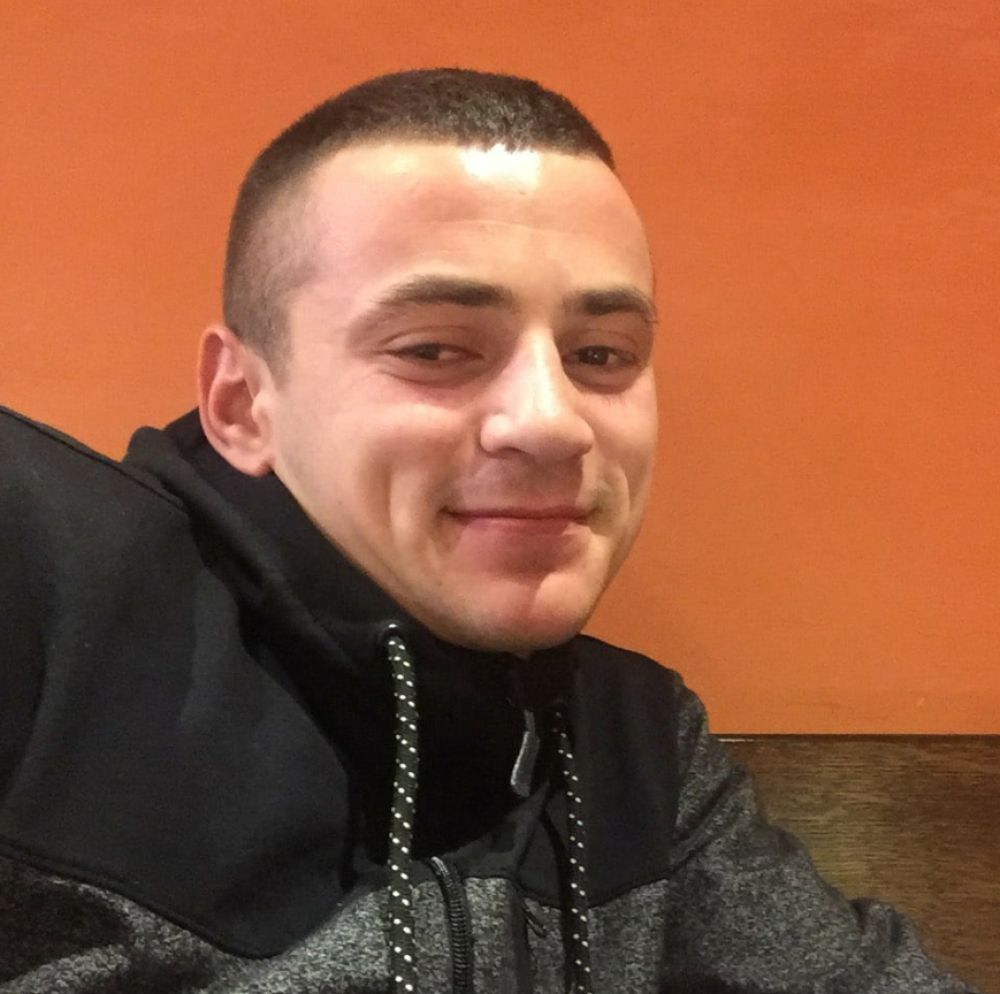 Dragan (23) pomenuo samo jedno ime i oprostio se na Fejsbuku!