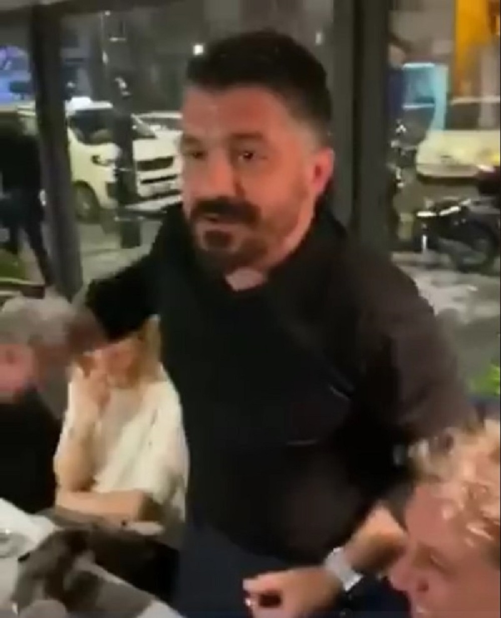 Konobar prosuo kafu po Gatuzu, temperamentni Italijan krenuo rukom na njega pa nastade prava frka (VIDEO)