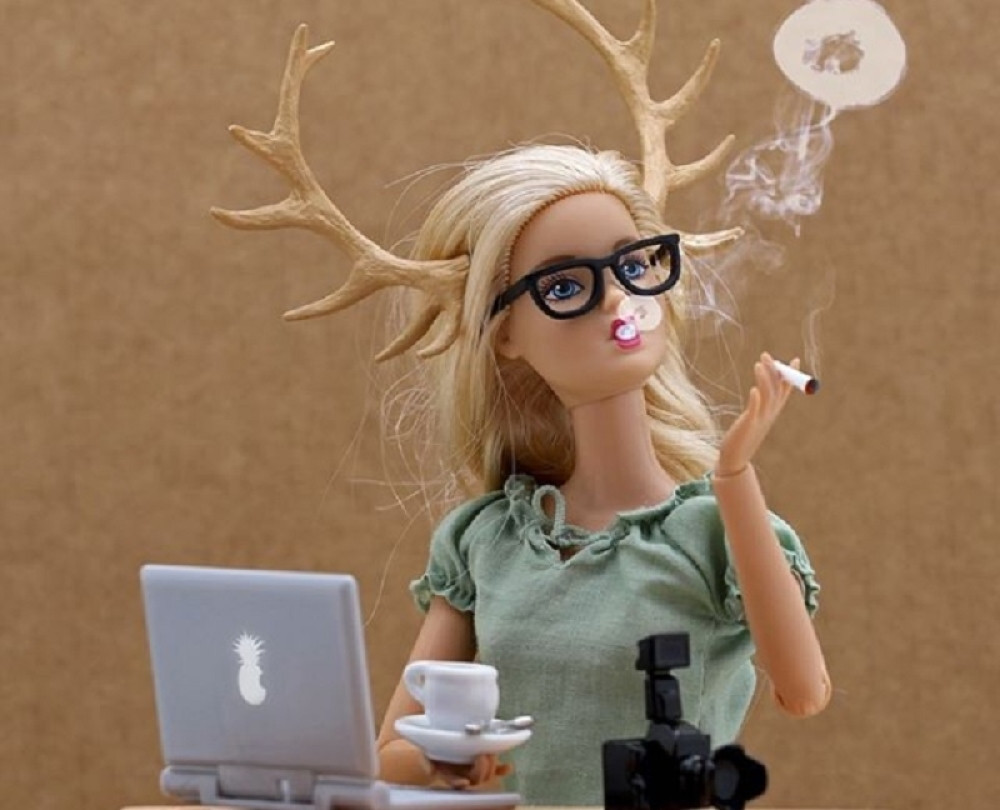 Barbi puši marihuanu, pije alkohol, pustila stomak i izvršila masakr: Šta se desilo sa najsavršenijom lutkom na svetu?! (FOTO)