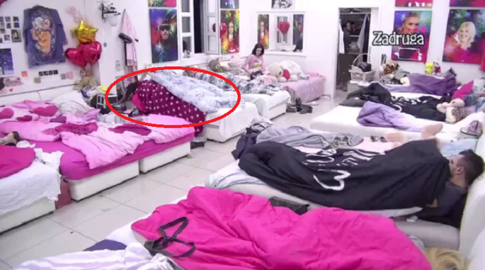 Maja i Janjuš imali se*s ispod pokrivača!? Kamera sve zabeležila! (VIDEO)